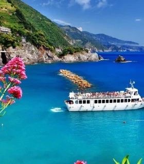 Explore Cinque Terre by boat