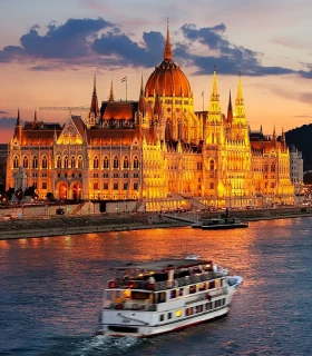 Take a cruise on the Danube to see the illuminated monuments