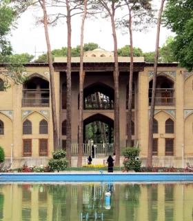 Visit Hasht Behesht Palace