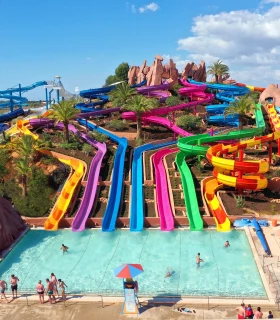 Explorer les parcs aquatiques et les parcs à thème