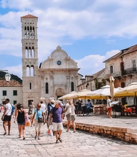 Explorez la vieille ville de Hvar