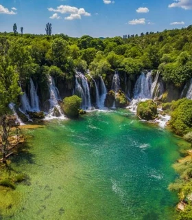 Les Chutes de Kravica