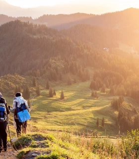 Partir en randonnée pédestre à travers les hauteurs d'Annecy.
