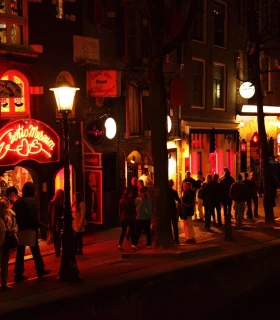 Promenade dans le Quartier Rouge