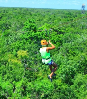 Tyroliennes et circuits dans la jungle