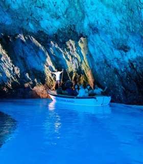 Visitez la grotte bleue et la grotte verte