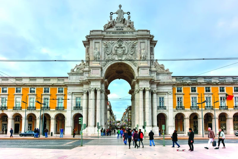 Admirez la grandeur de La Place du Commerce (Terreiro do Paço), Lisbonne, Portugal