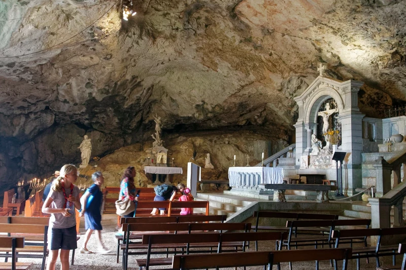 Visit the Cave Church (Sziklatemplom)