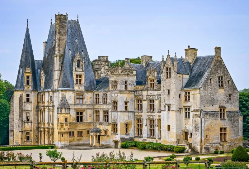 Découvrez le Château de Fontaine-Henry, La Normandie, France
