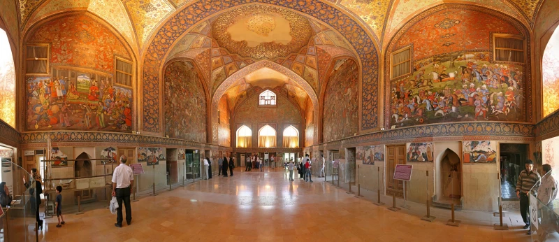 Discover the Chehel Sotoun Palace, Ispahan, Iran