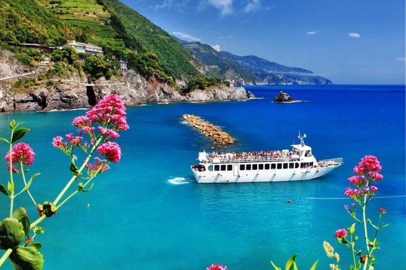 Explore Cinque Terre by boat, Cinque Terre, Italy