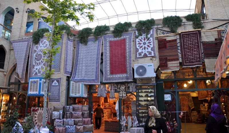 Shopping at Isfahan Bazaar, Ispahan, Iran
