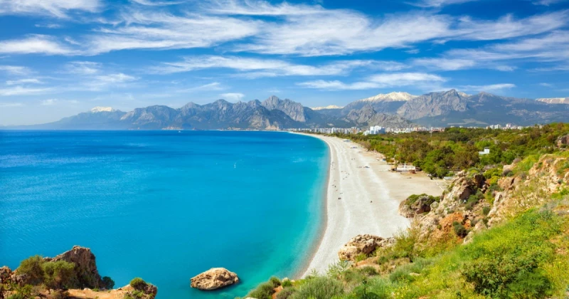La plage de Konyaaltı et la plage de Lara, Antalya, Turquie