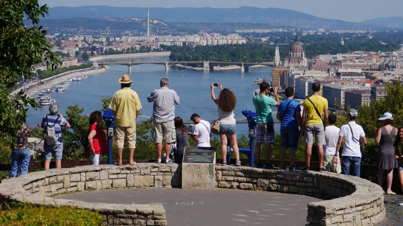 Prendre de la hauteur à la Colline Gellért pour la vue panoramique, Budapest, Hongrie