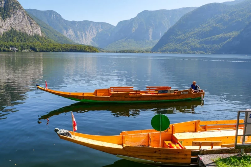 Prendre un bateau sur le lac Hallstatte, Hallstatt, Autriche