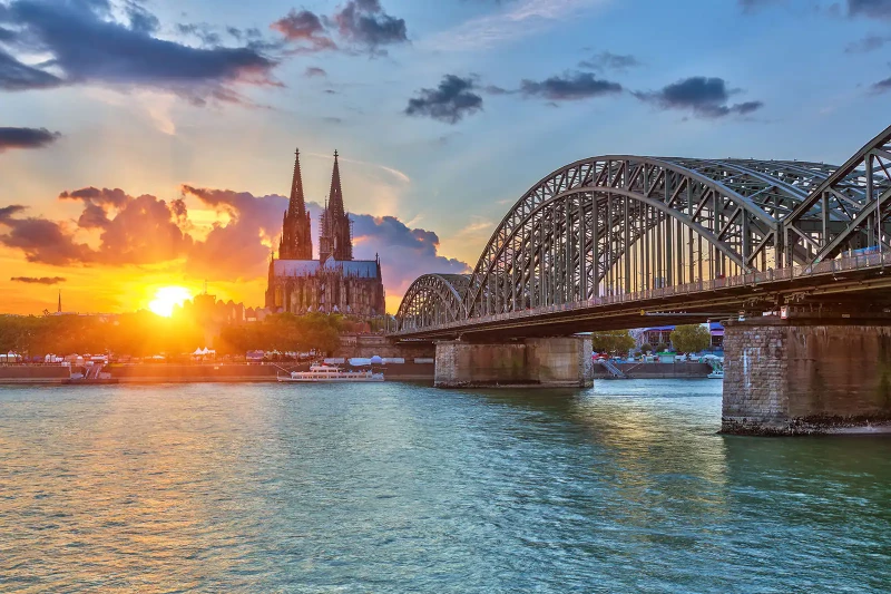 Promenade le long du Rhin, Cologne, Allemagne
