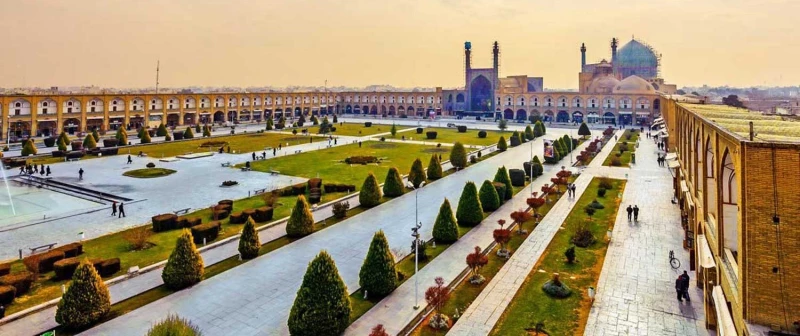 Visit Naqsh-e Jahan Square, Ispahan, Iran