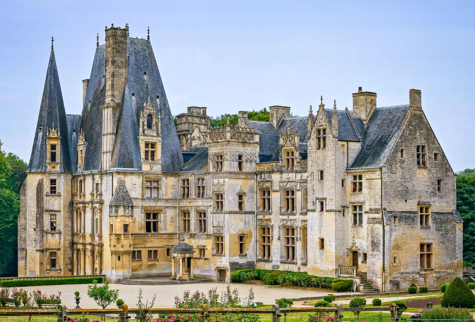 Découvrez le Château de Fontaine-Henry