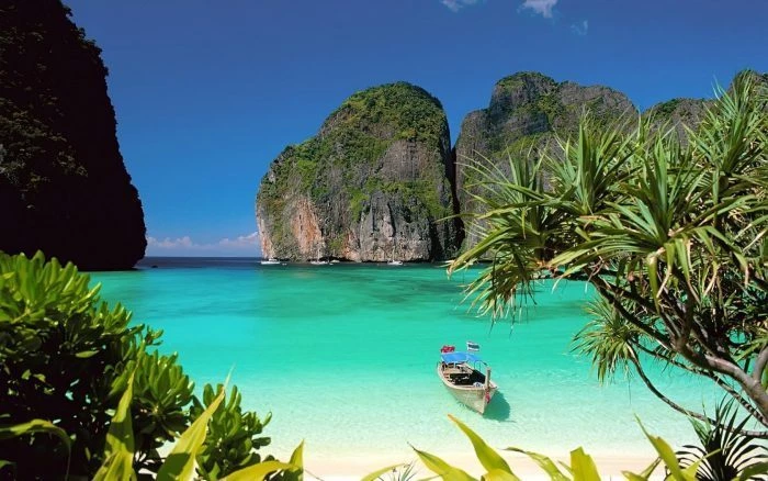 Excursions to the Phi Phi Islands