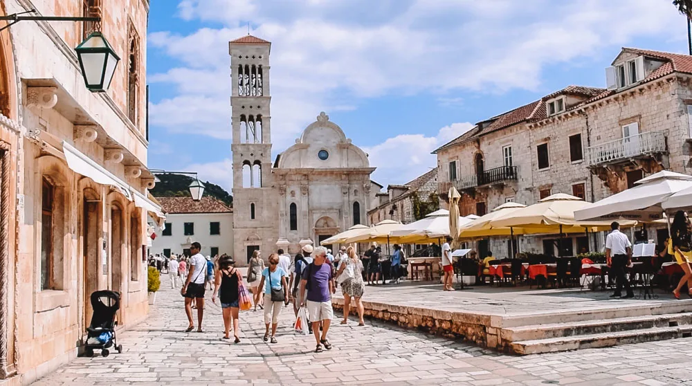 Explorez la vieille ville de Hvar