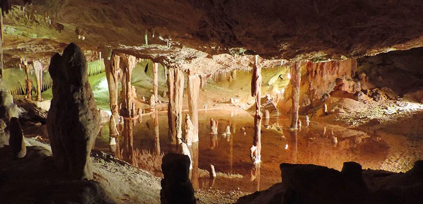 Caves et grottes