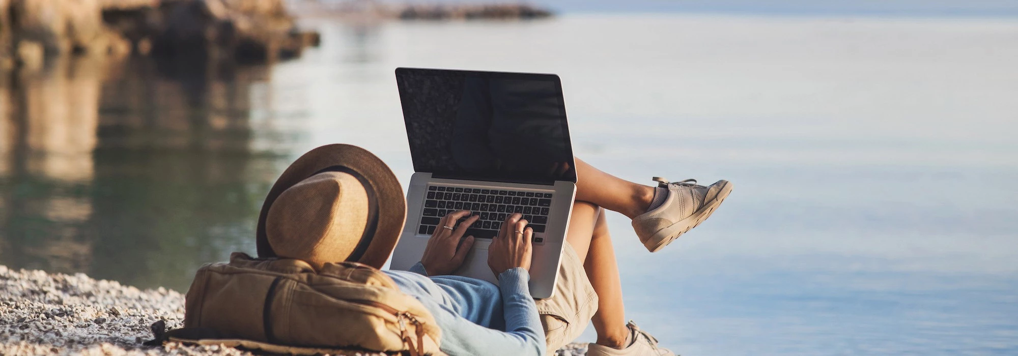 Travailler tout en voyageant : guide pour devenir un nomade digital