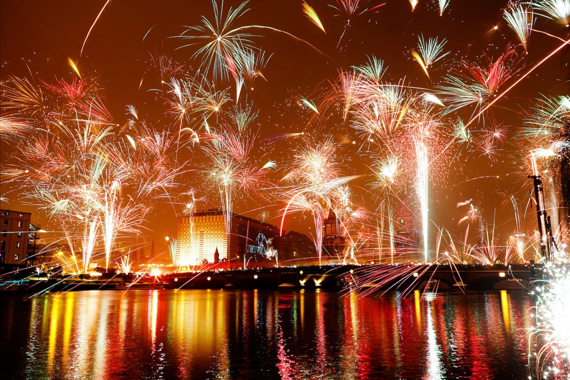 Berlin, Allemagne : Une Fête Grandiose à la Porte de Brandebourg