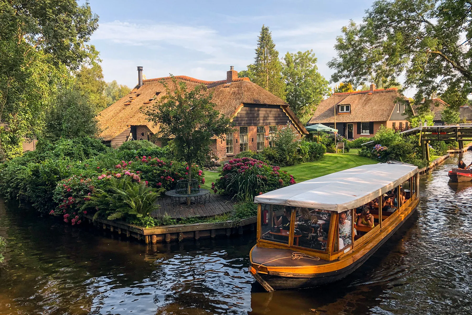 Boat trip (whisper boat, gondola or water taxi) – The best way to discover Giethoorn