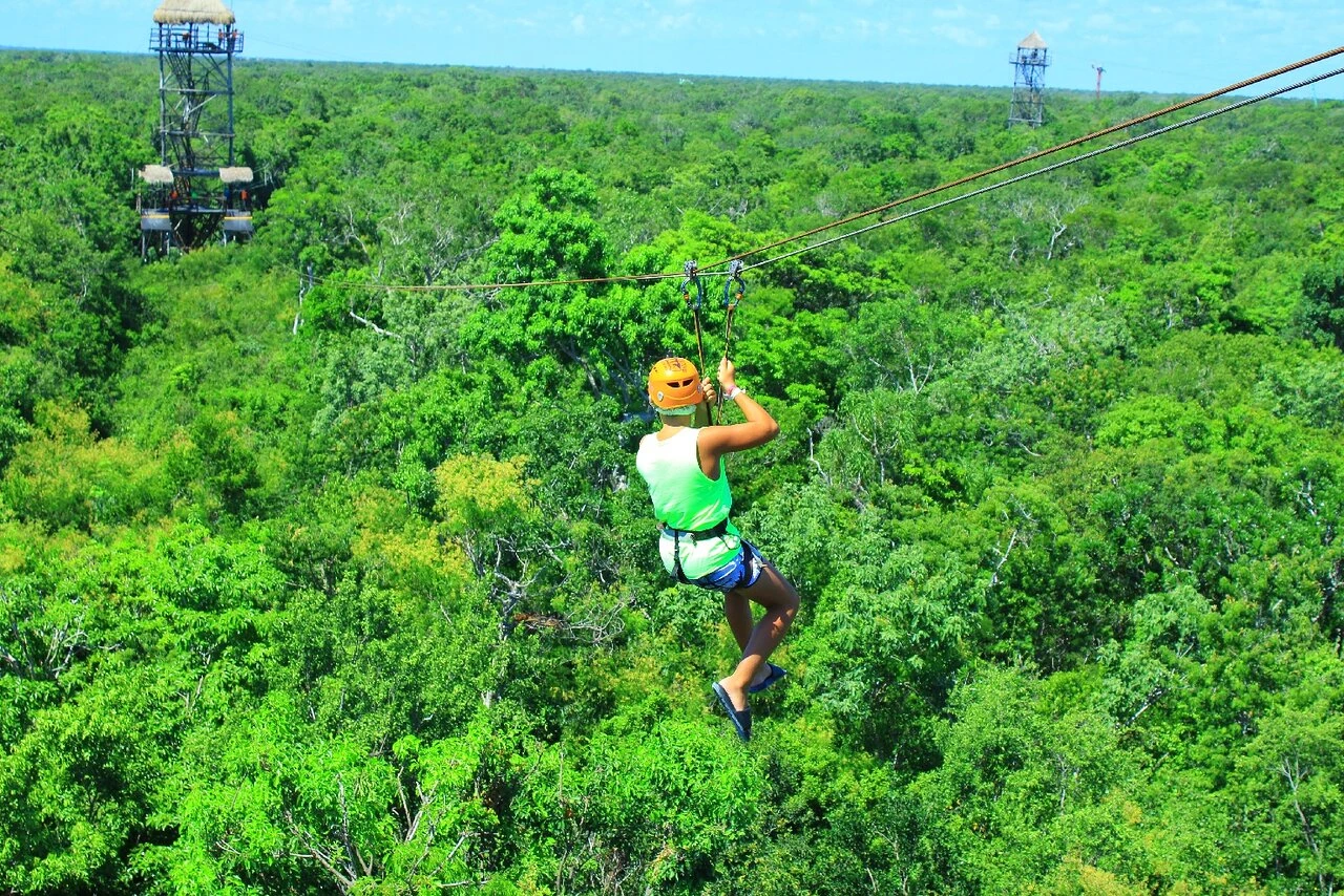 Tyroliennes et circuits dans la jungle