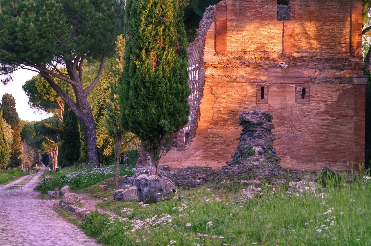 Catacombs of San Callisto and Via Appia by bike