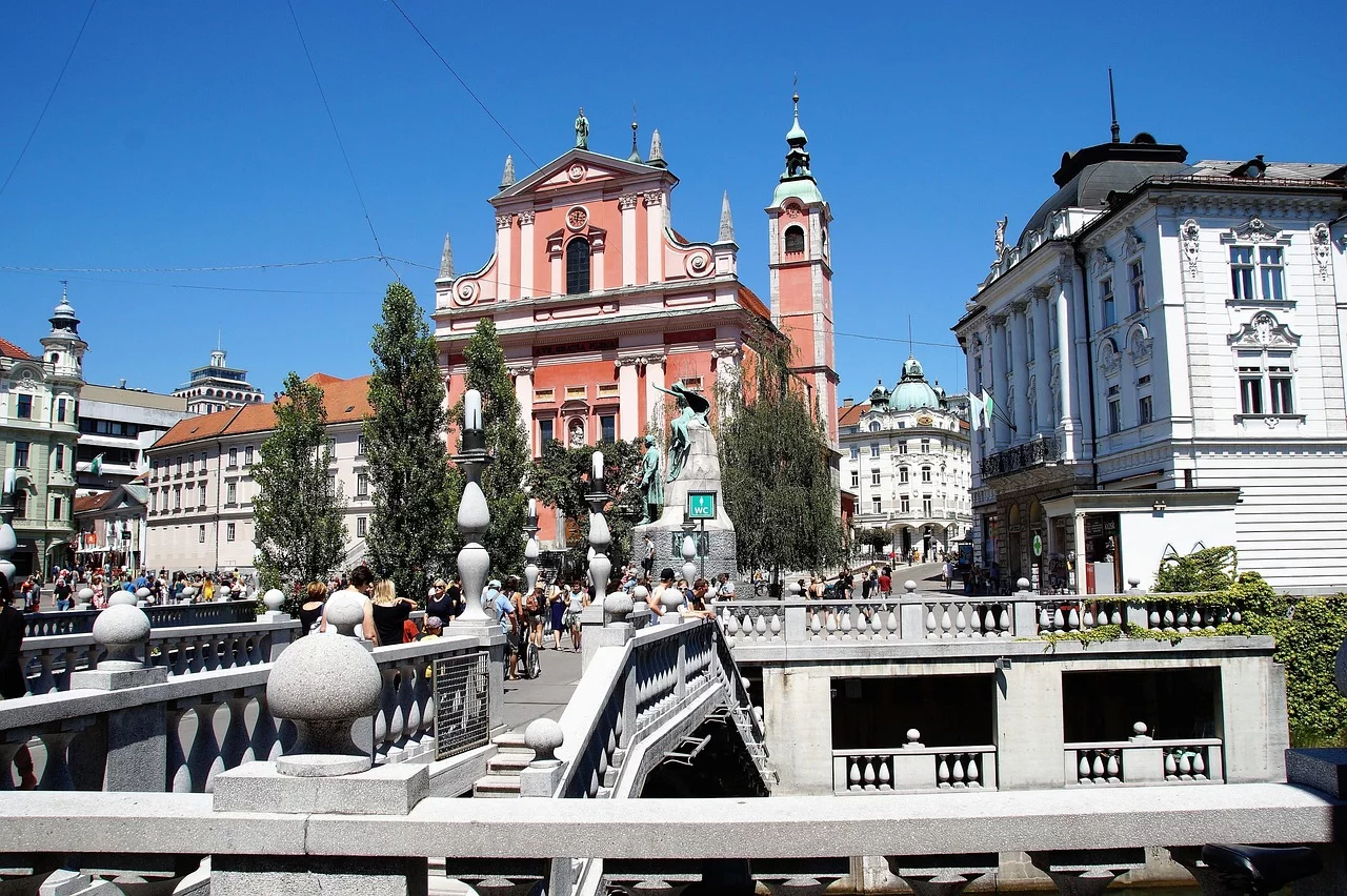Ljubljana - centre historique, château et œuvres de Plečnik