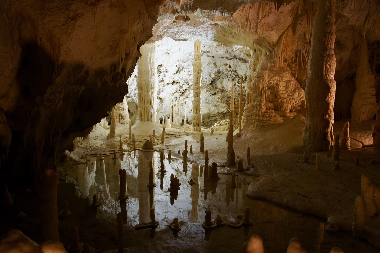 Thien Cung Cave (Heavenly Palace)