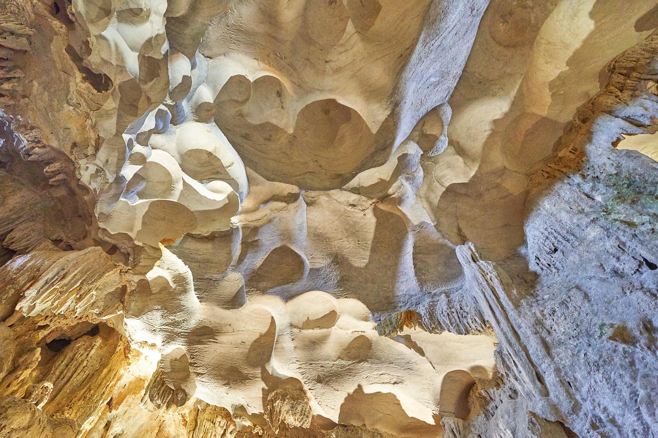 Dau Go Cave (Wooden Stakes Cave)