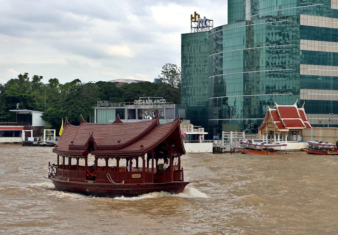 Cruise on the Chao Phraya and the klongs of Thonburi