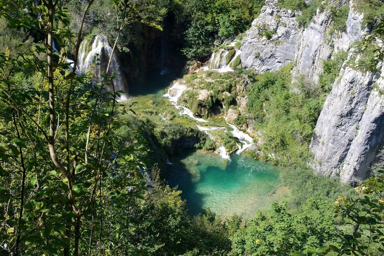 Randonnée et passerelles à Plitvice