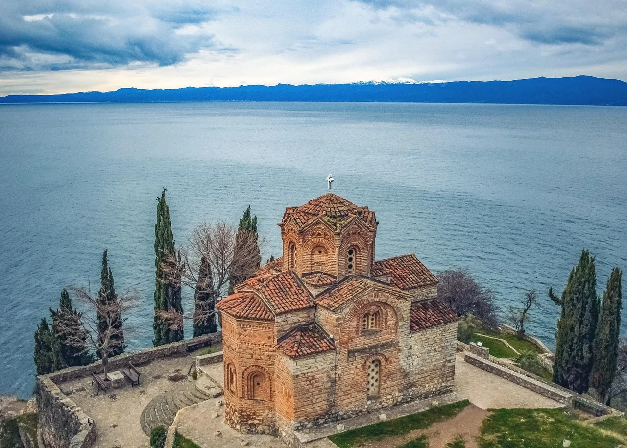 Église Saint-Jean de Kaneo sur le lac d'Ohrid, Macédoine du Nord