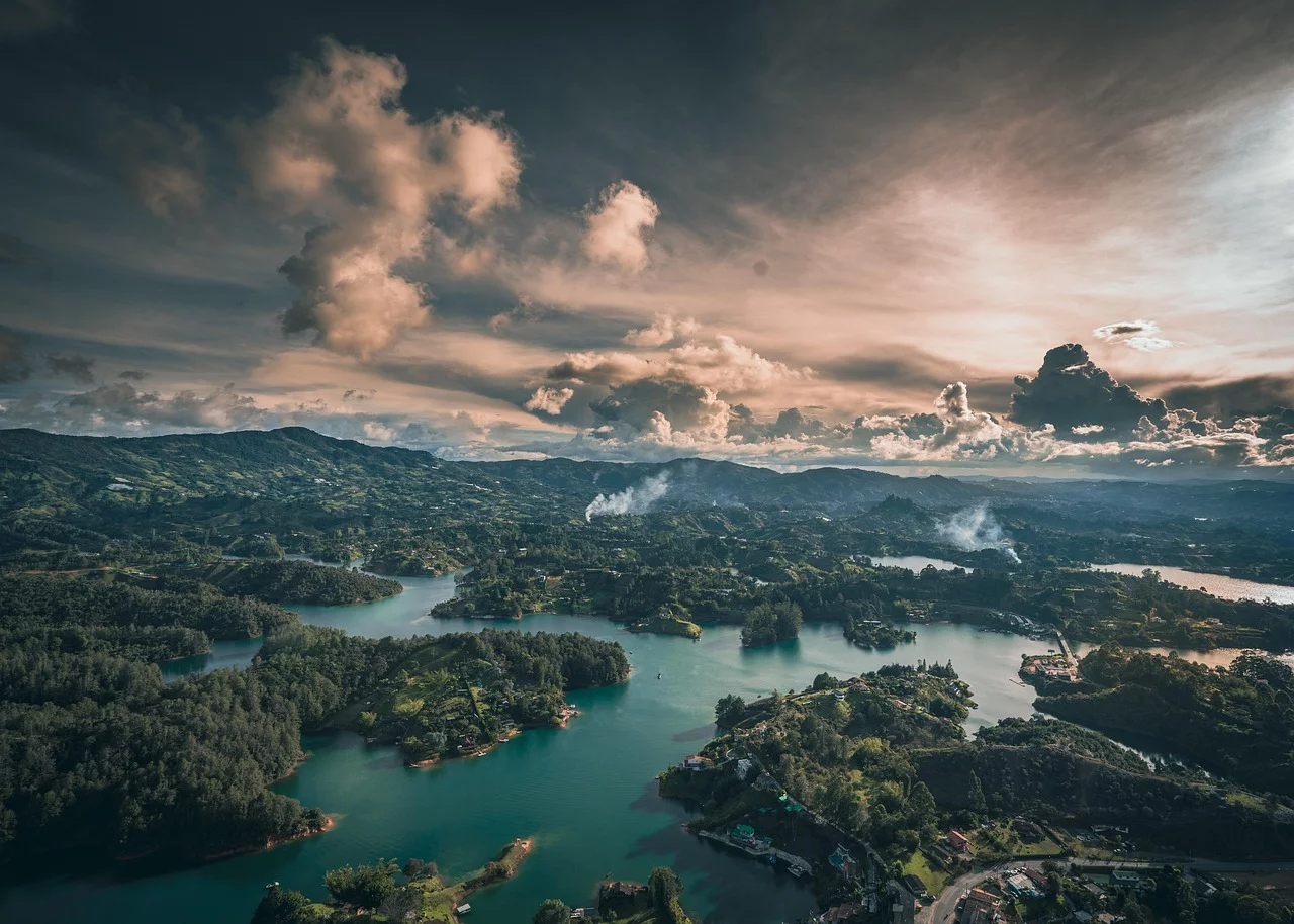 Guatapé et la Piedra del Peñol