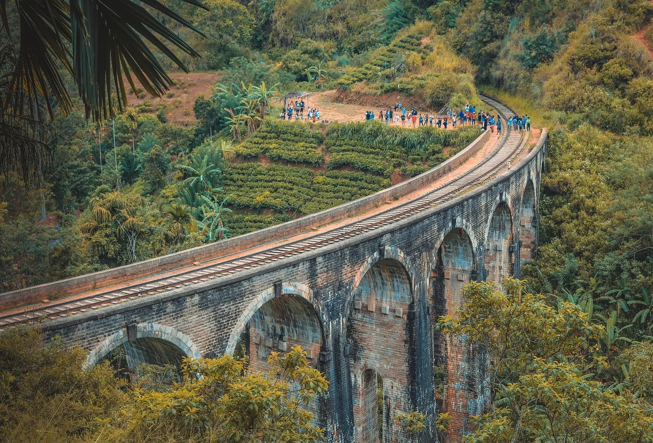 Ella: Nine Arches Bridge and Little Adam's Peak