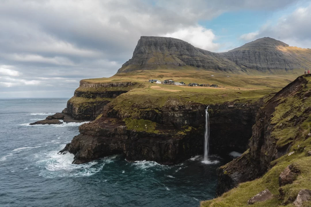Cascade de Múlafossur, Gásadalur