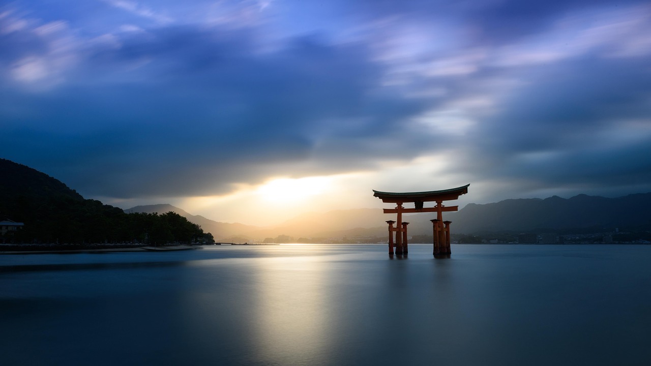 Sanctuaire d'Itsukushima et son torii flottant